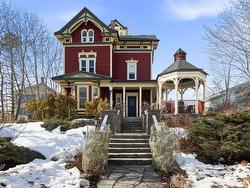 42 Falkland Street Lunenburg, NS B0J 2C0