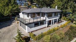 5198 Beckton Rd Saanich, BC V8Y 2C1