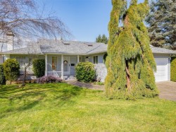 3250 Sedgwick Dr Colwood, BC V9C 3K2