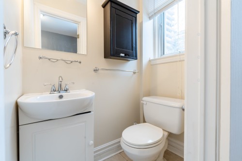 Powder room - 181 Rue Dufferin, Hampstead, QC - Indoor Photo Showing Bathroom