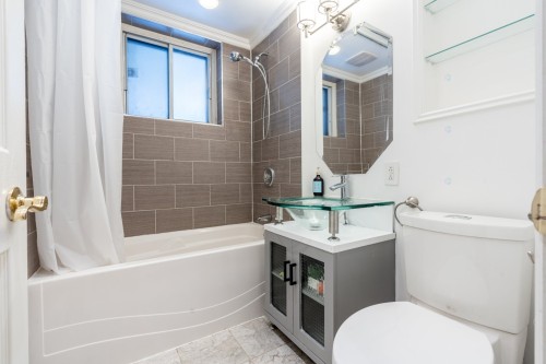 Bathroom - 181 Rue Dufferin, Hampstead, QC - Indoor Photo Showing Bathroom