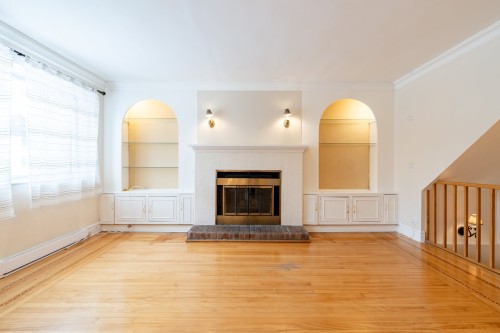 Living Room - 181 Rue Dufferin, Hampstead, QC - Indoor With Fireplace