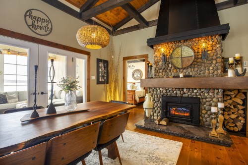 Salle à manger - 29 Ch. Des Pins, Messines, QC - Indoor With Fireplace