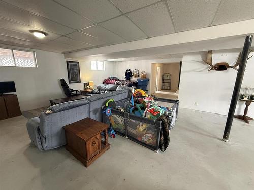 27 Dingwall Parkway, Dryden, ON - Indoor Photo Showing Other Room