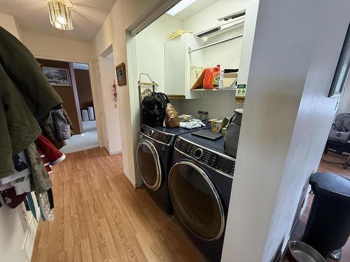 27 Dingwall Parkway, Dryden, ON - Indoor Photo Showing Laundry Room