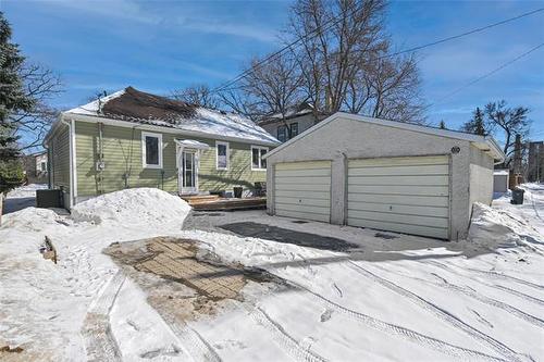 298 Woodlawn St, Winnipeg, MB 