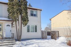 88 Rampart BAY  Winnipeg, MB R3T 0N3