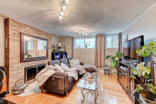 Salon - 8 Mtée Des Bouleaux, Saint-Constant, QC - Indoor With Fireplace