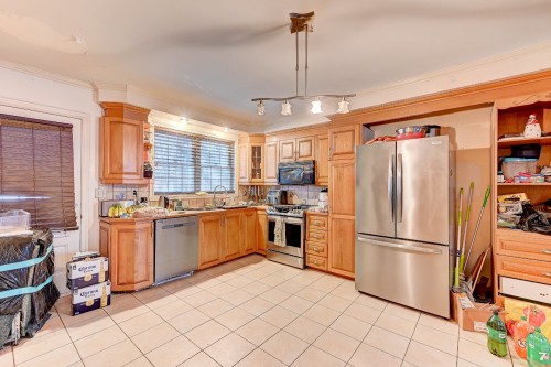 Cuisine - 8 Mtée Des Bouleaux, Saint-Constant, QC - Indoor Photo Showing Kitchen With Double Sink