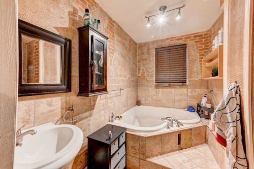 Salle de bains - 8 Mtée Des Bouleaux, Saint-Constant, QC - Indoor Photo Showing Bathroom