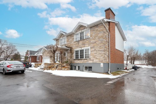 Stationnement - 8 Mtée Des Bouleaux, Saint-Constant, QC - Outdoor With Facade