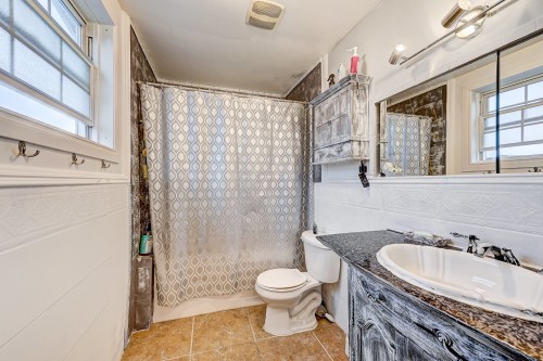 Salle de bains - 8 Mtée Des Bouleaux, Saint-Constant, QC - Indoor Photo Showing Bathroom