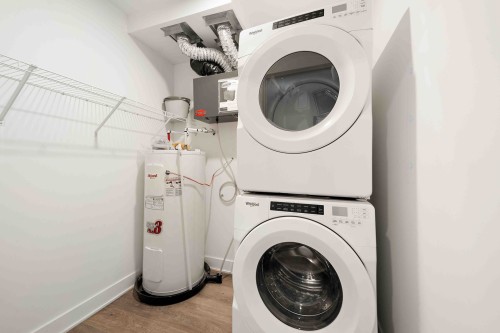 Laundry - 202-645 Rue René-Lecavalier, Terrebonne (Terrebonne), QC - Indoor Photo Showing Laundry Room
