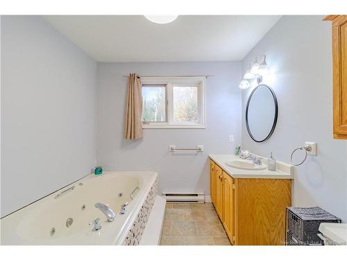 17 Christopher Dr, Burton, NB 