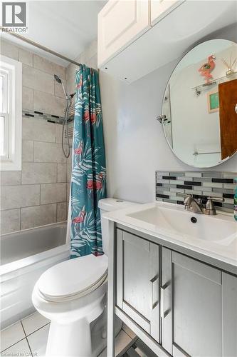 118 Julian Avenue, Hamilton, ON - Indoor Photo Showing Bathroom