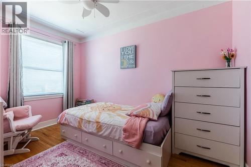 118 Julian Avenue, Hamilton, ON - Indoor Photo Showing Bedroom