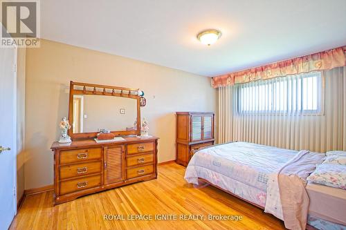 3350 Lehigh Crescent W, Mississauga, ON - Indoor Photo Showing Bedroom