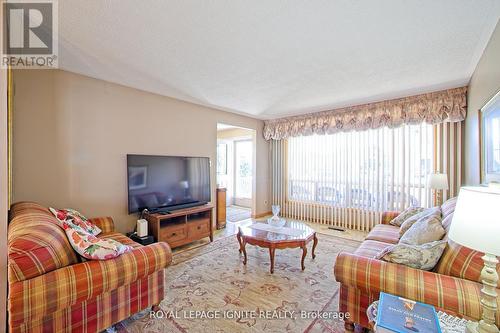 3350 Lehigh Crescent W, Mississauga, ON - Indoor Photo Showing Living Room