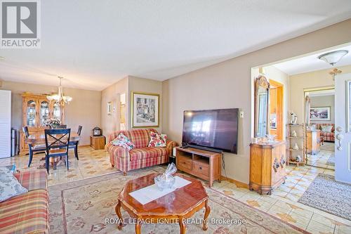 3350 Lehigh Crescent W, Mississauga, ON - Indoor Photo Showing Living Room