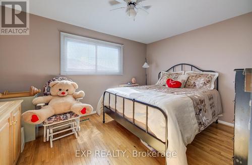 2593 Barcella Crescent, Mississauga, ON - Indoor Photo Showing Bedroom