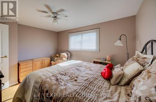 2593 Barcella Crescent, Mississauga, ON - Indoor Photo Showing Bedroom