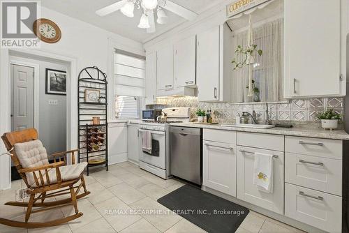 49 Cheever Street, Hamilton, ON - Indoor Photo Showing Kitchen