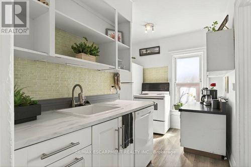 49 Cheever Street, Hamilton, ON - Indoor Photo Showing Kitchen