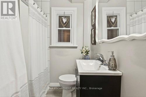 49 Cheever Street, Hamilton, ON - Indoor Photo Showing Bathroom