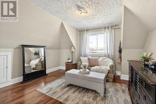49 Cheever Street, Hamilton, ON - Indoor Photo Showing Living Room