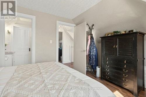 49 Cheever Street, Hamilton, ON - Indoor Photo Showing Bedroom