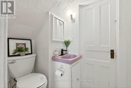 49 Cheever Street, Hamilton, ON - Indoor Photo Showing Bathroom