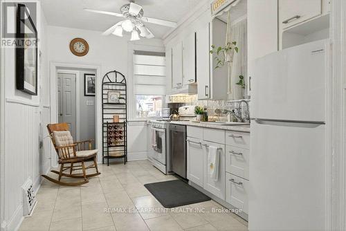 49 Cheever Street, Hamilton, ON - Indoor Photo Showing Kitchen