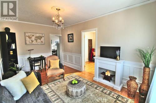 164 Wentworth Street S, Hamilton, ON - Indoor Photo Showing Living Room With Fireplace
