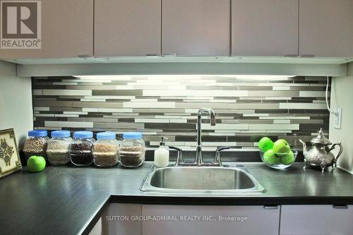 164 Wentworth Street S, Hamilton, ON - Indoor Photo Showing Kitchen