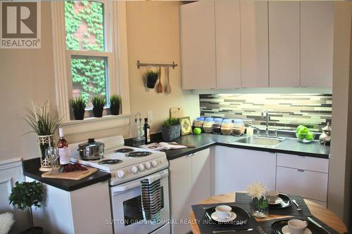 164 Wentworth Street S, Hamilton, ON - Indoor Photo Showing Kitchen