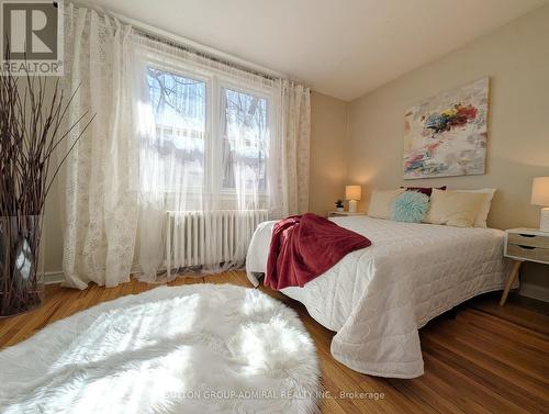 164 Wentworth Street S, Hamilton, ON - Indoor Photo Showing Bedroom