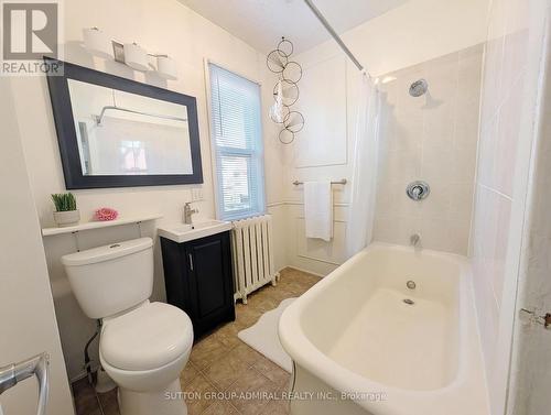 164 Wentworth Street S, Hamilton, ON - Indoor Photo Showing Bathroom
