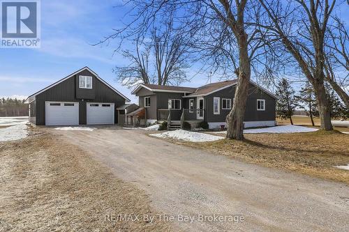 2533 FLOS 3 ROAD W  Springwater, ON L0L 2K0