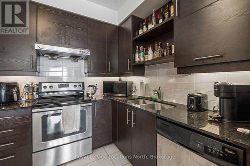 810 - 277 South Park Road, Markham (Commerce Valley), ON - Indoor Photo Showing Kitchen With Double Sink With Upgraded Kitchen