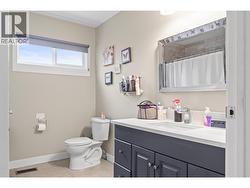 Main Bathroom - 