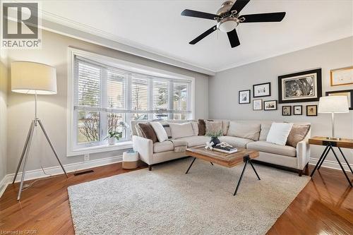 319 Erindale Drive, Burlington, ON - Indoor Photo Showing Living Room