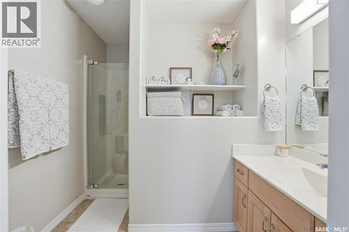1002 Pezer Crescent, Saskatoon, SK - Indoor Photo Showing Bathroom