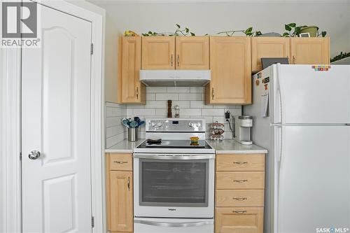 1002 Pezer Crescent, Saskatoon, SK - Indoor Photo Showing Kitchen