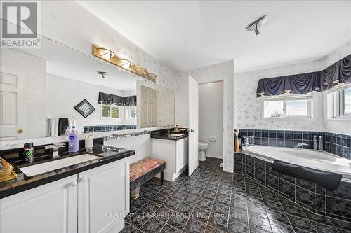 1031 Blueheron Boulevard, Mississauga, ON - Indoor Photo Showing Kitchen