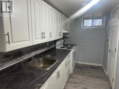 176 Kenneth Avenue, Kitchener, ON - Indoor Photo Showing Kitchen