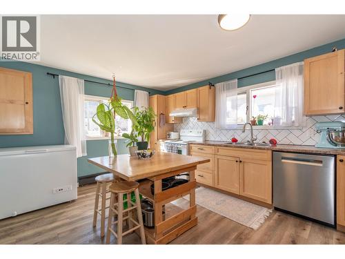 3883 3Rd Avenue, Smithers, BC - Indoor Photo Showing Kitchen
