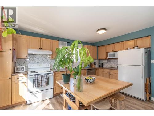 3883 3Rd Avenue, Smithers, BC - Indoor Photo Showing Kitchen