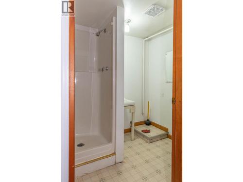 3883 3Rd Avenue, Smithers, BC - Indoor Photo Showing Bathroom