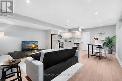 25A MYSTIC AVENUE Toronto, ON M1L 4G8