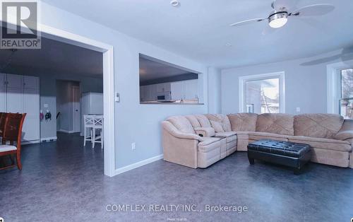 1363 Townline Road N, Clarington, ON - Indoor Photo Showing Living Room